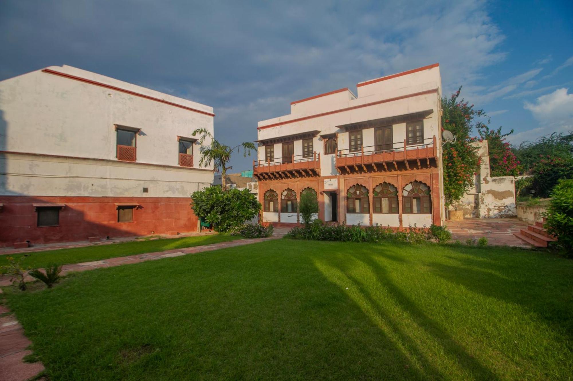 Amritara Chandra Mahal Haveli, Bharatpur Exterior foto